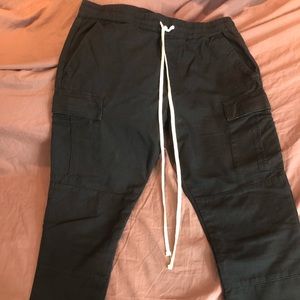 FEAR OF GOD ESSENTIALS Cargo Trousers